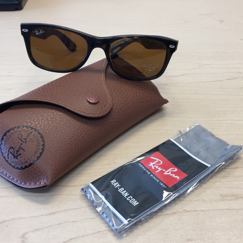 Ray-Ban New Wayfarer Classic Sunglasses (women’s)